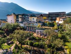 Luftbild des Hotels Kohlerhof im Sommer