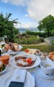 Gedecker Tisch beim Frühstück im Stift St. Georgen am Längsee