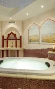 Whirlpool im Wellnessbereich des Raffl Hotels