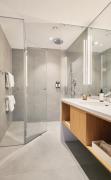 Detailansicht eines Badezimmers im Loisium Wine Spa Hotel Langenlois