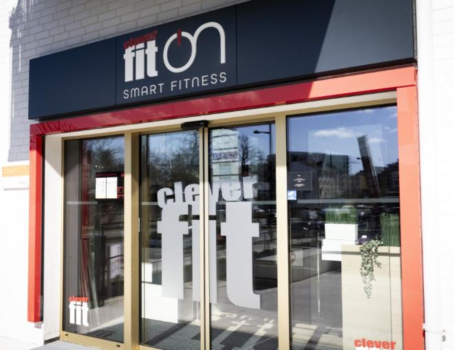Eingangsportal in den CleverFit Liesing
