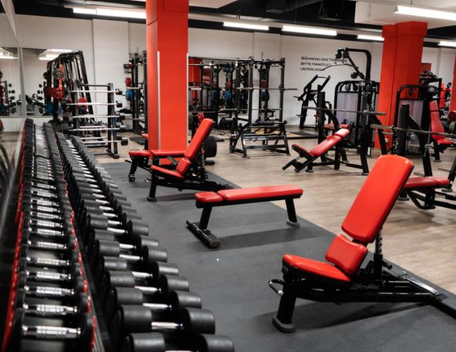 Freihantelbereich im Clever Fit Wien Neubau