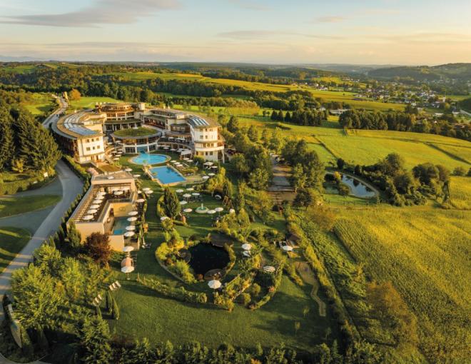 Luftbild des Hotels und Spa Larimar