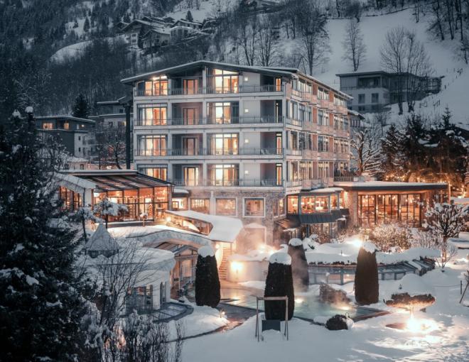 Aussenansicht des Wellnesshotels Sendlhofer´s im Winter