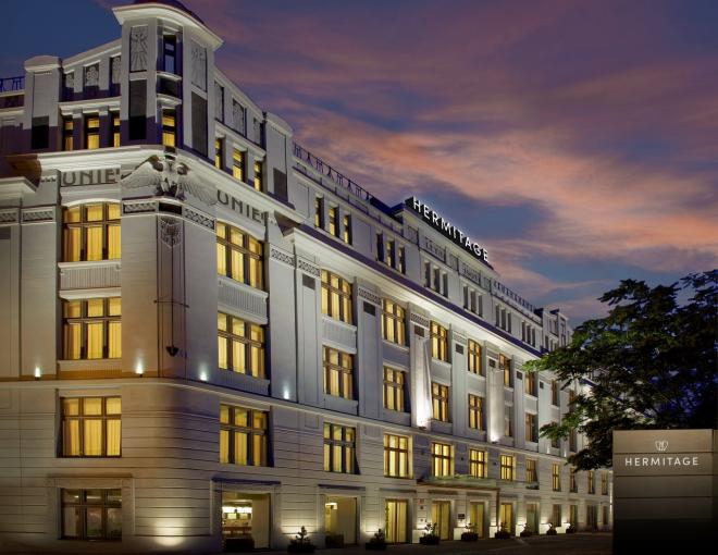 Aussenansicht in Abendstimmung des Hermitage Hotel Prague