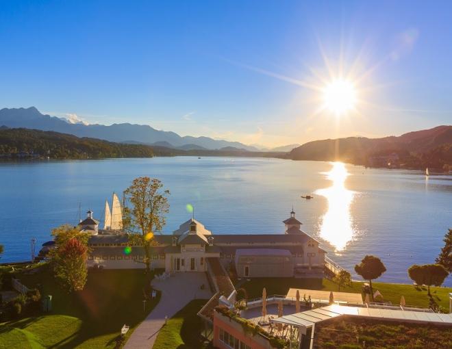 Aussicht auf den See bei Abenstimmung im Werzer´s Hotel Resort Pörtschach